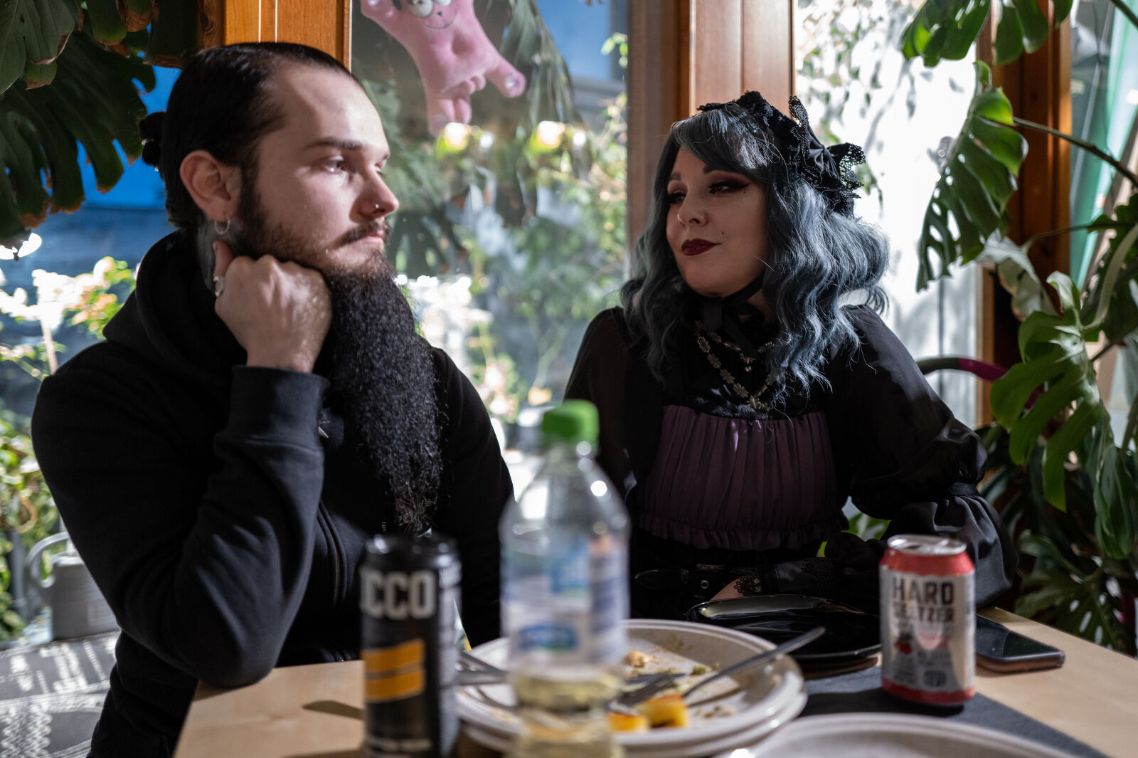 SUMMILUX 1:1.7/28 ASPH. sample photo. Couple talk photography
