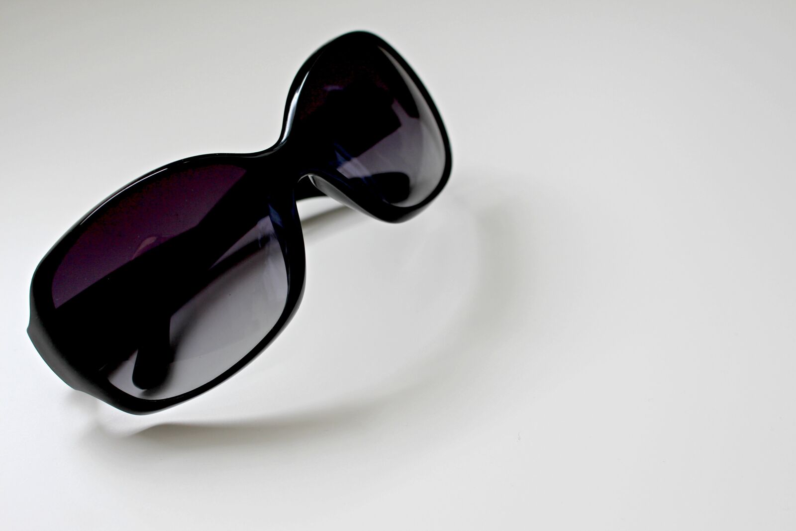 Canon EOS 700D (EOS Rebel T5i / EOS Kiss X7i) sample photo. Glasses, sunglasses, sun photography