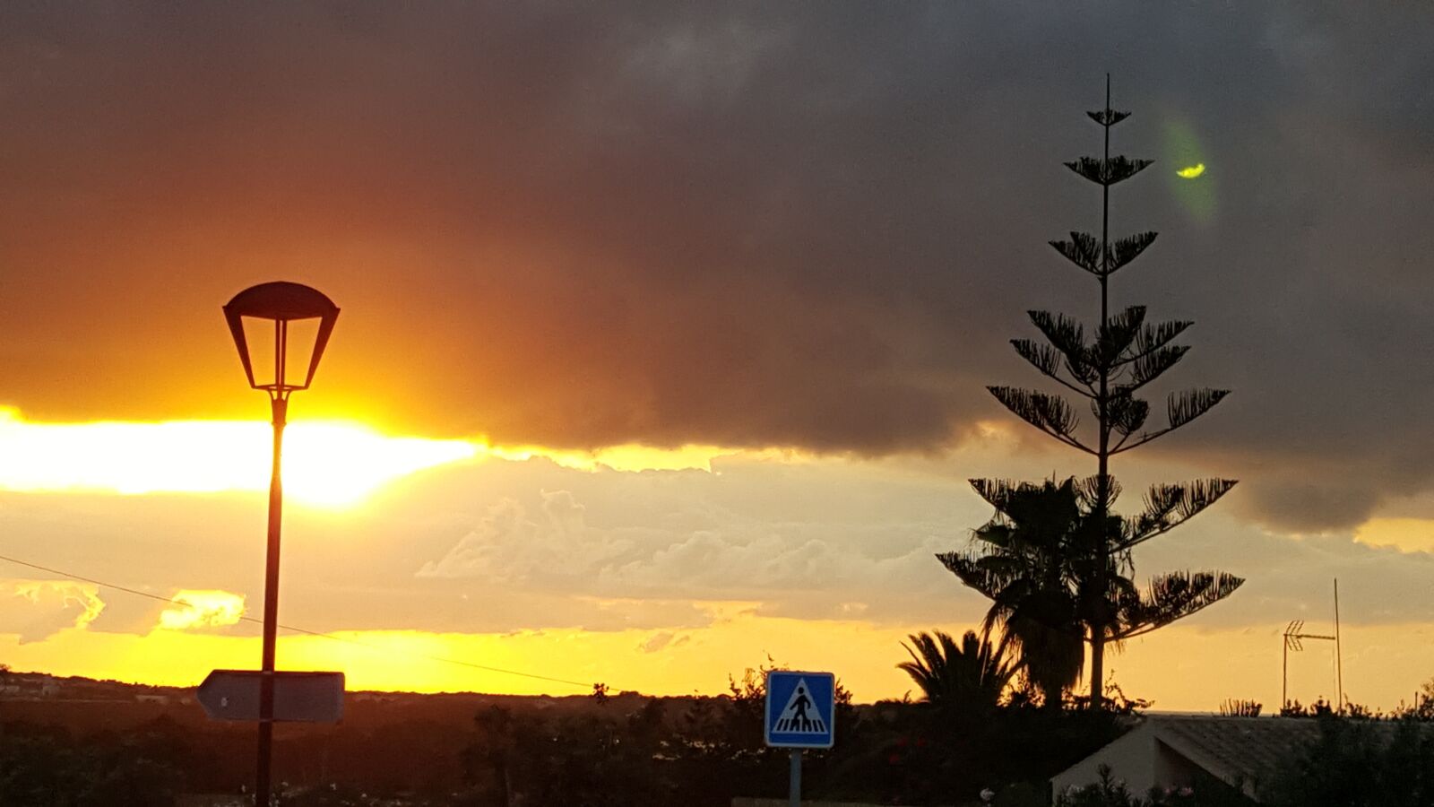 Samsung GALAXY S6 edge sample photo. Sunset, lamppost, night photography