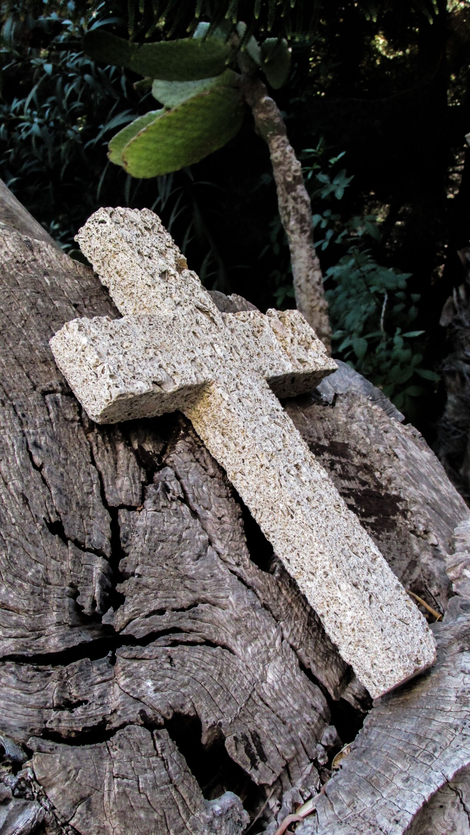 Canon PowerShot SX400 IS sample photo. Cross, stone, religion photography