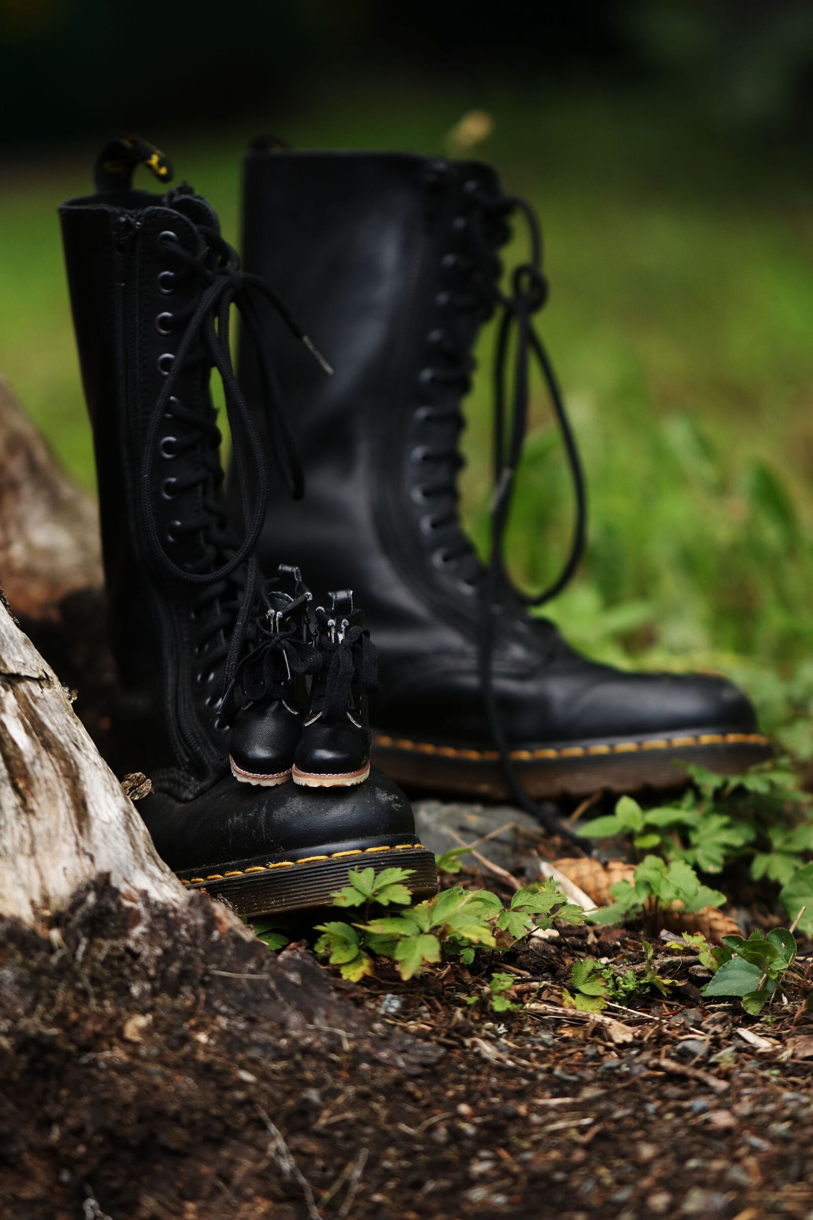 Canon EOS 7D Mark II sample photo. Boots, tiny, footwear photography