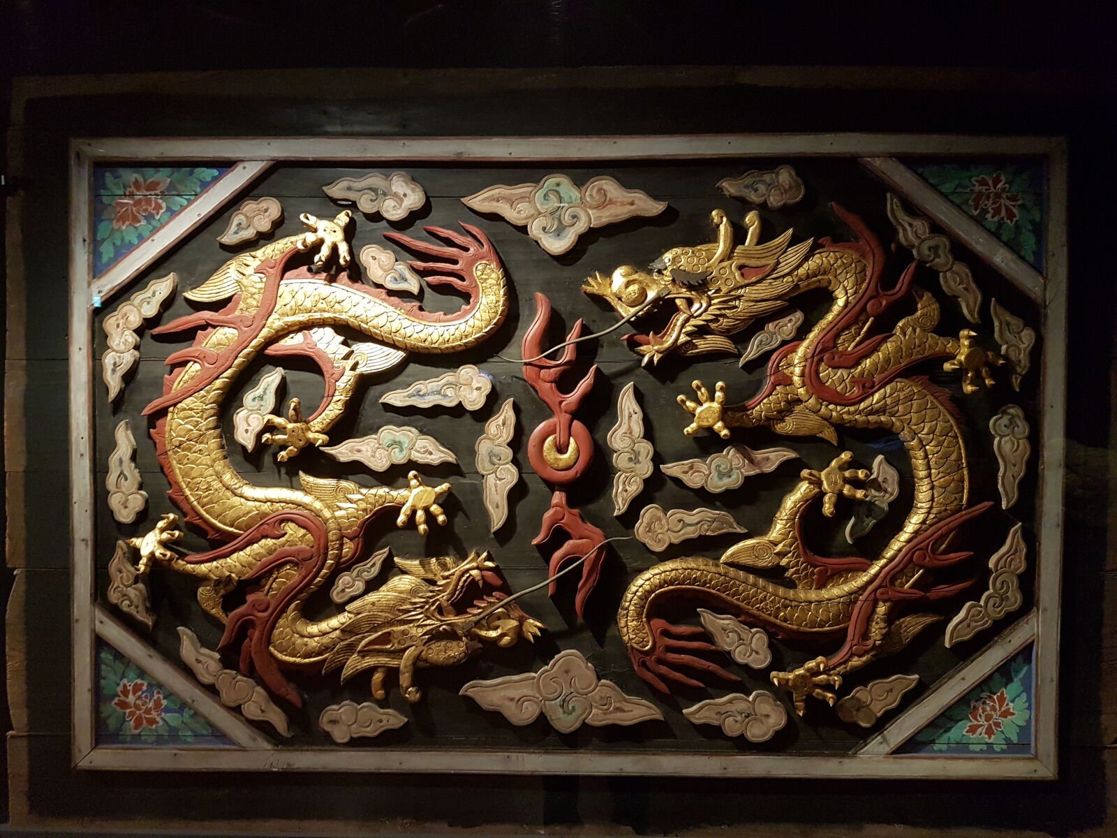 Samsung Galaxy S7 Edge sample photo. Dragon, korean, museum photography