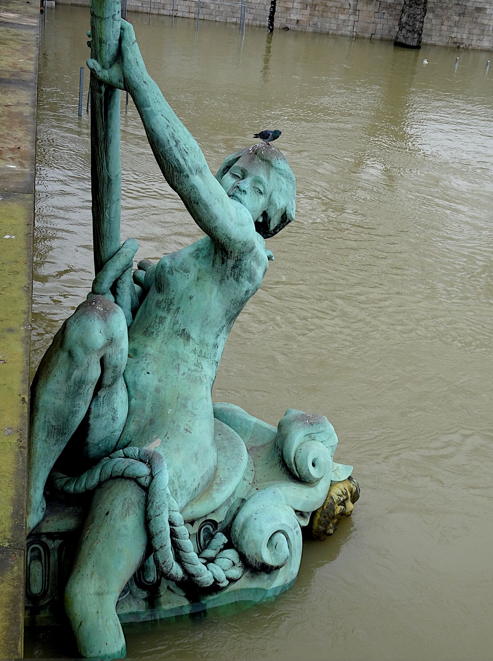 Sony Cyber-shot DSC-HX90V sample photo. Statue, sculpture, bronze photography