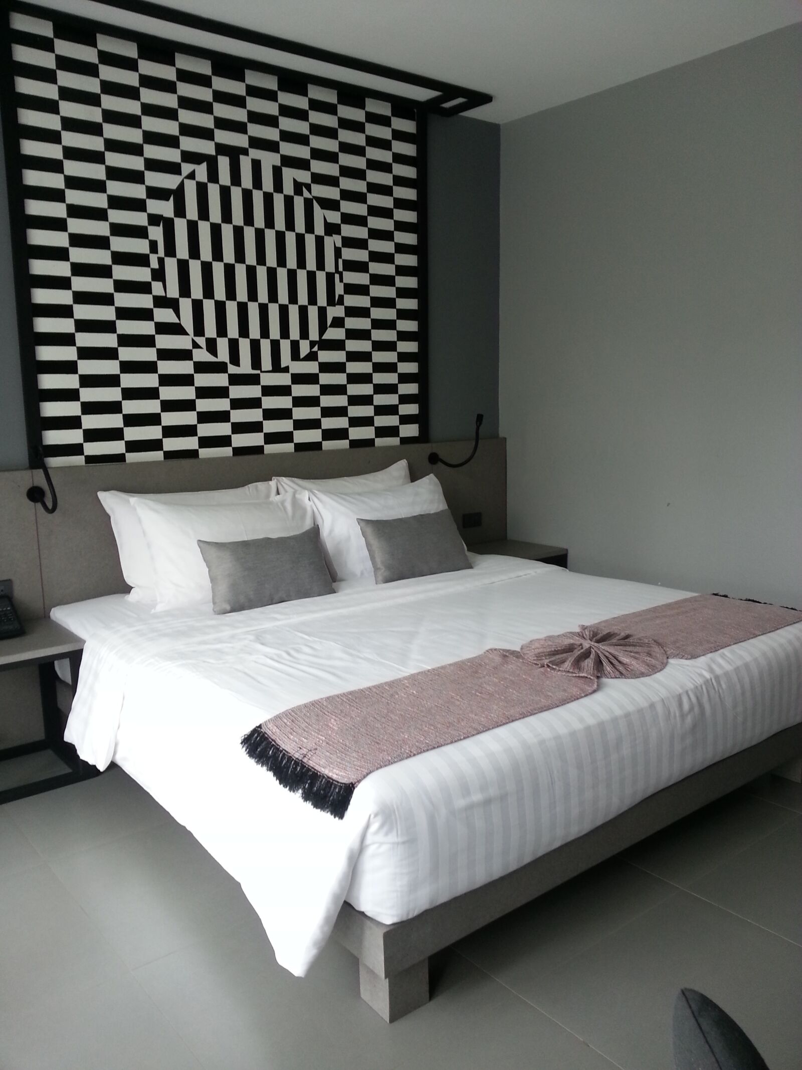 Samsung Galaxy Note2 sample photo. Bed, hotel, bedroom photography