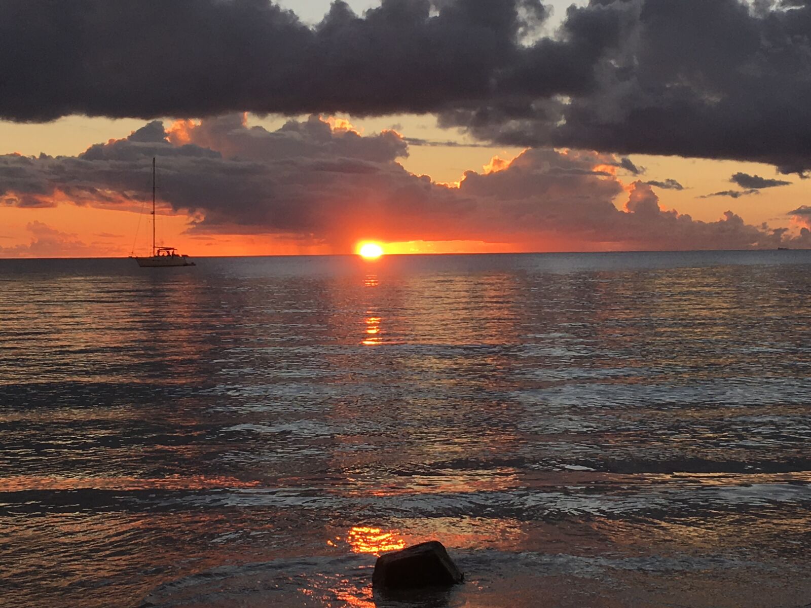 iPhone SE back camera 4.15mm f/2.2 sample photo. Stlucia, beach, grosislet photography