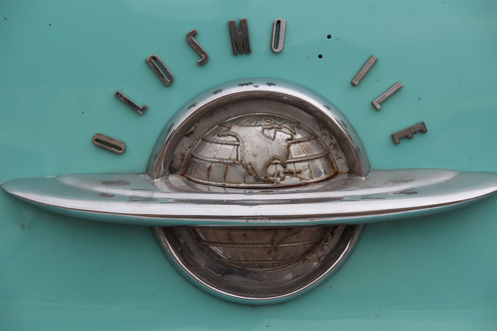 Canon EOS 600D (Rebel EOS T3i / EOS Kiss X5) sample photo. Oldsmobile, oldtimer, logo photography