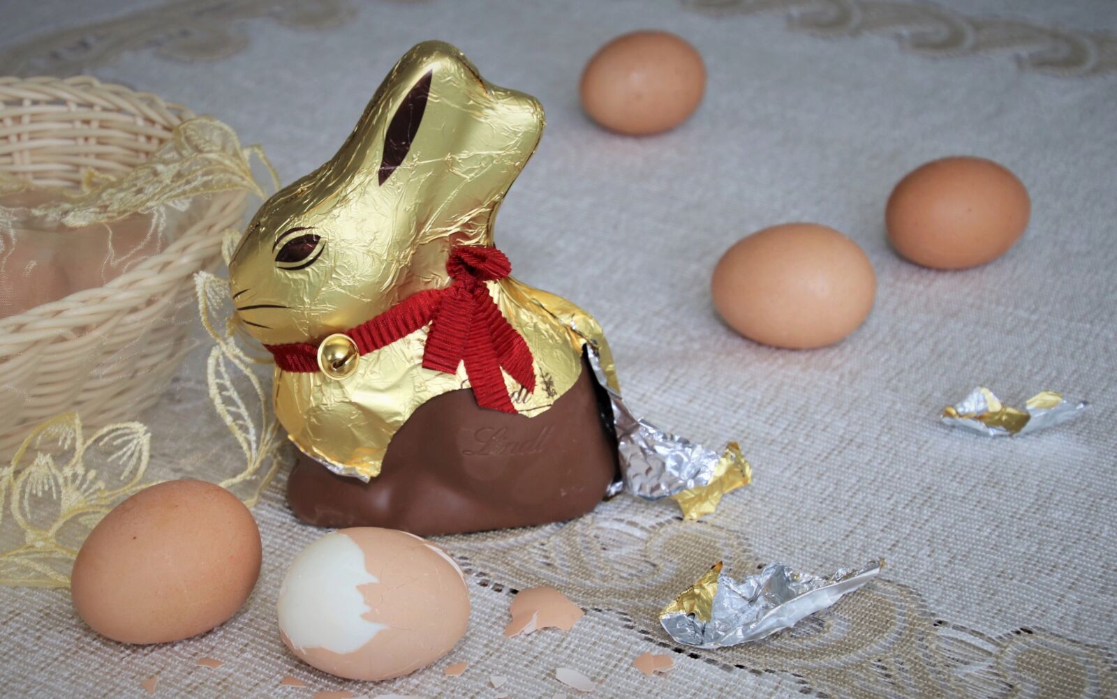 Canon EOS 80D sample photo. Sweet, golden, easter photography