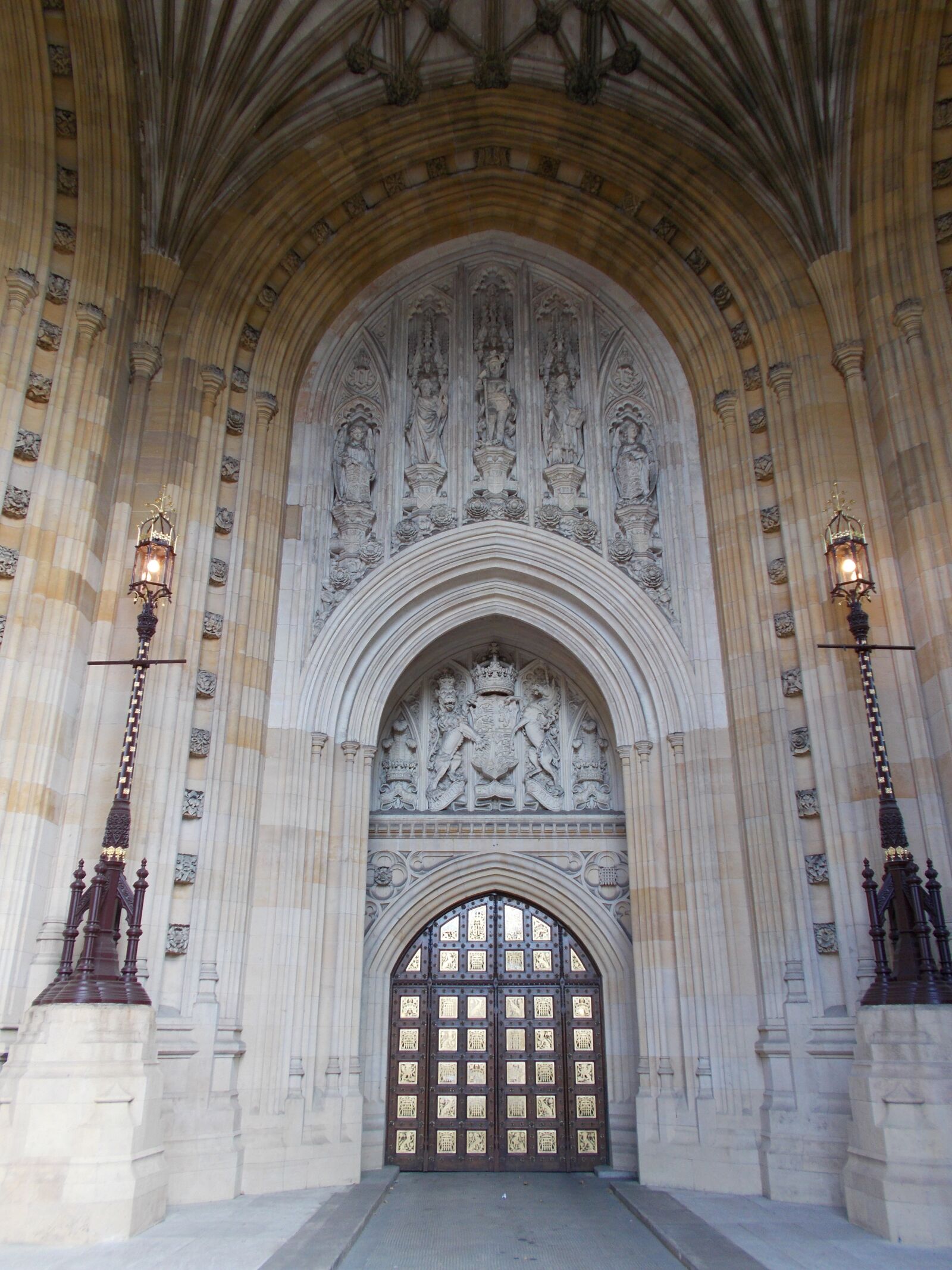 Nikon Coolpix L31 sample photo. London, parliament, united kingdom photography