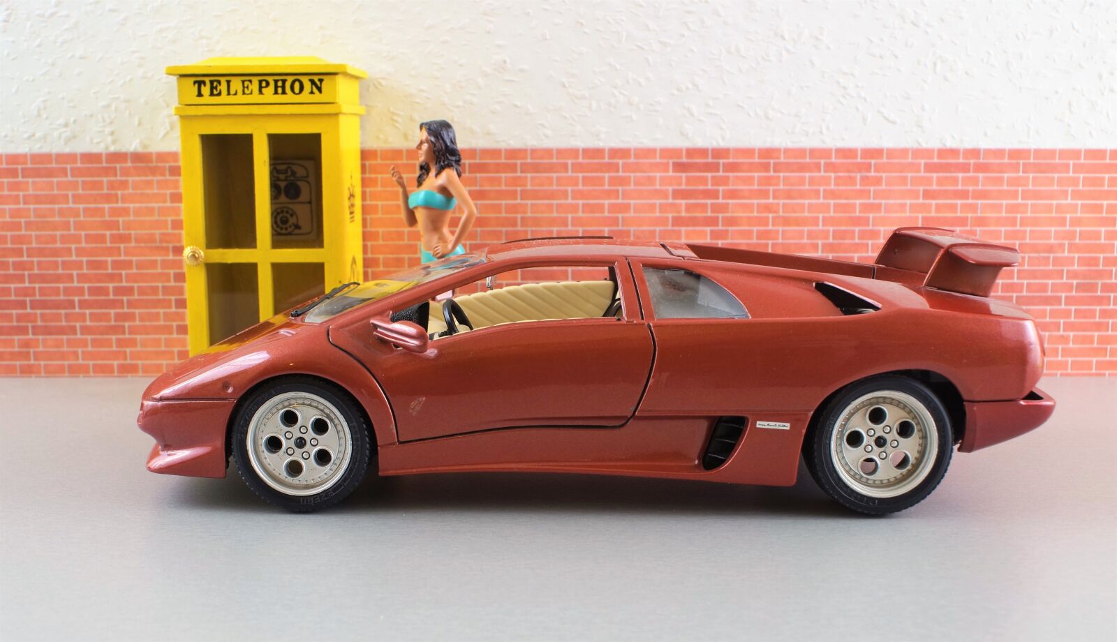 Sony DT 18-70mm F3.5-5.6 sample photo. Model car, lamborghini, diablo photography