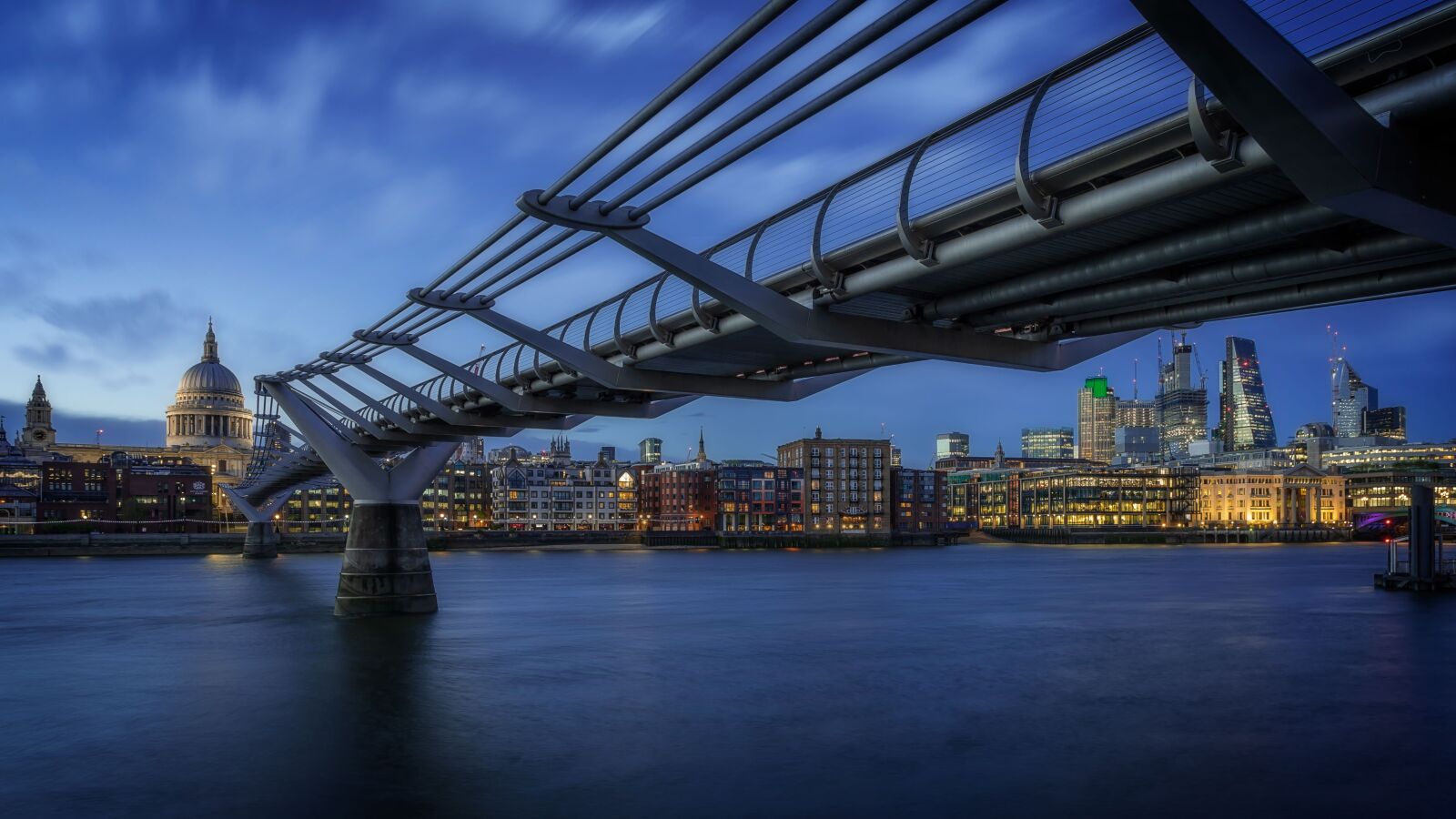 Canon EOS 6D Mark II sample photo. London, blue hour, england photography