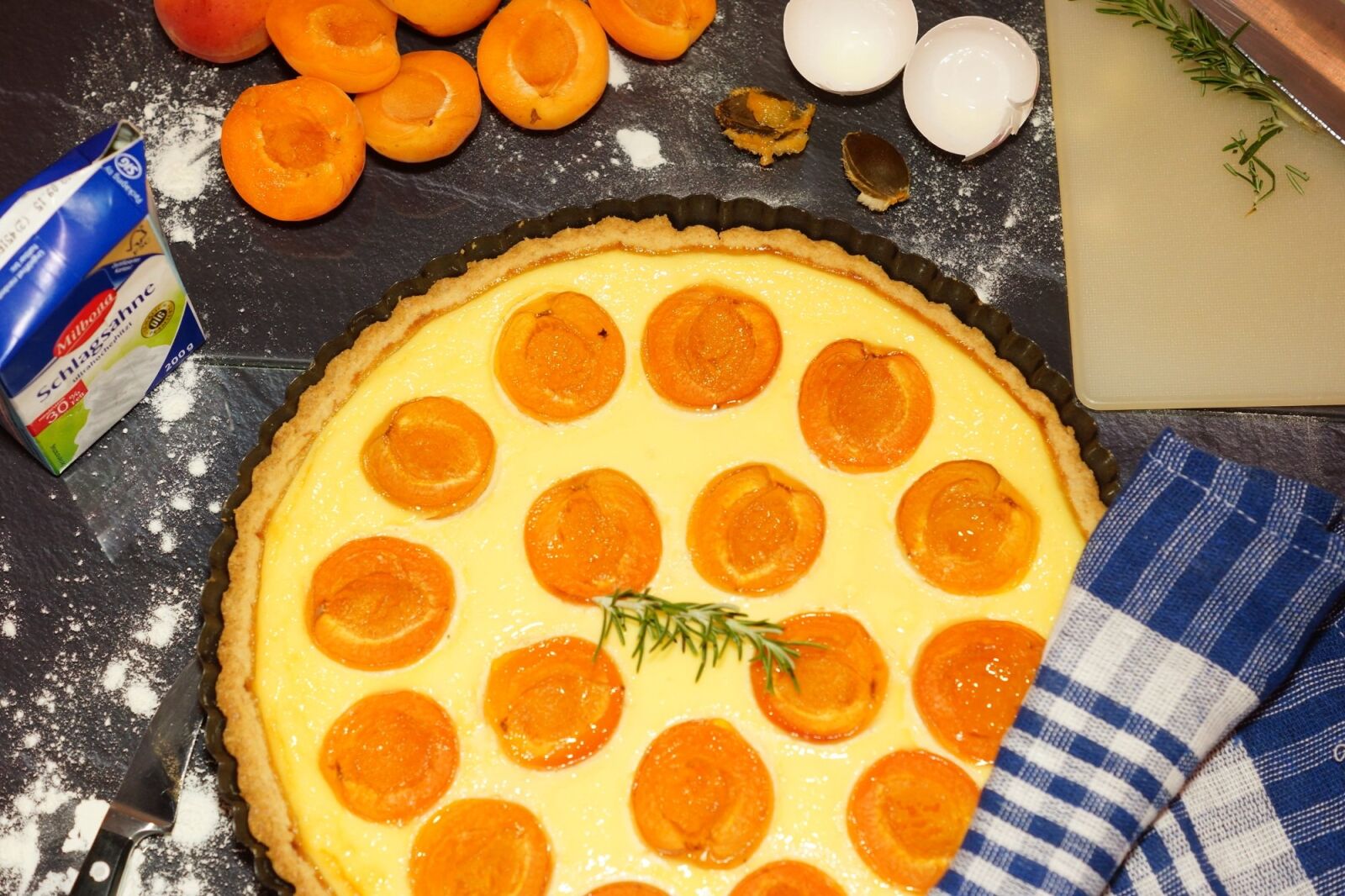 Sony SLT-A65 (SLT-A65V) sample photo. Cake, apricot photography