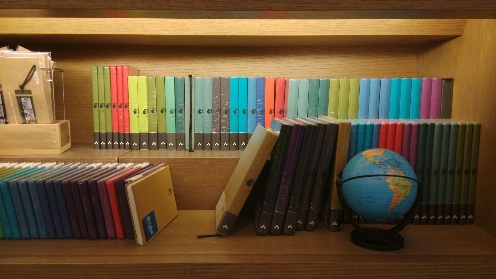 Xiaomi MI3 sample photo. Bookstore, color, globe photography