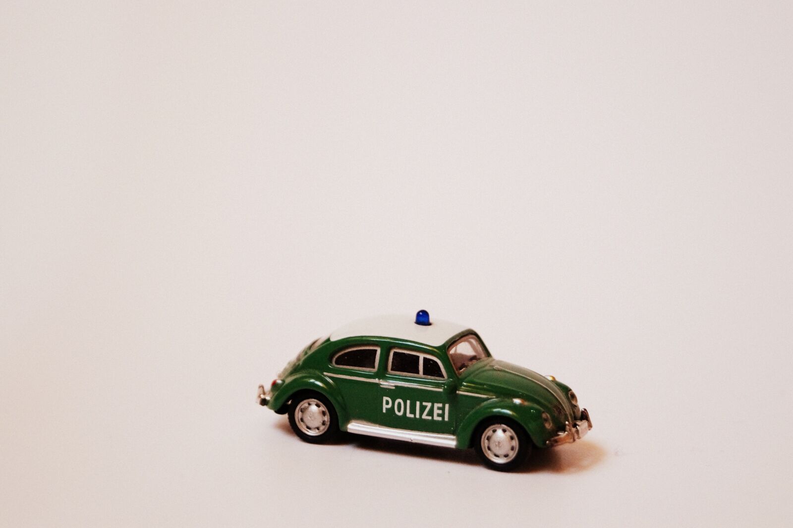 Sony DT 18-55mm F3.5-5.6 SAM II sample photo. Police, police car, retro photography