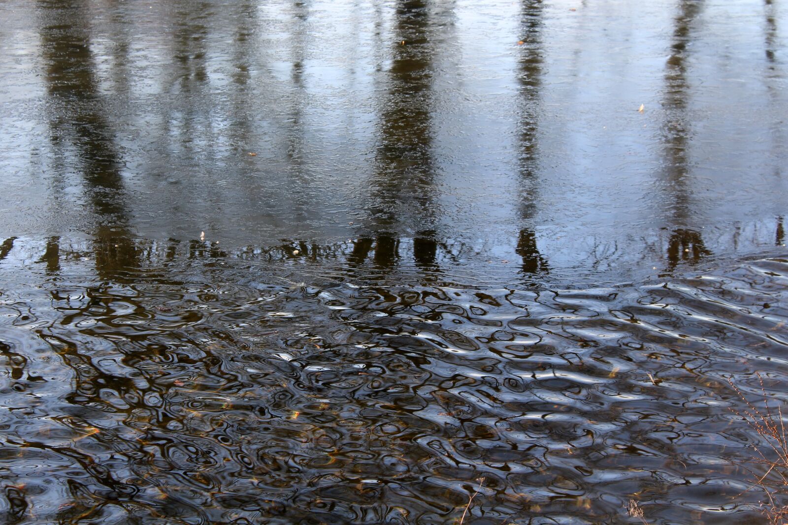 Canon EOS 1200D (EOS Rebel T5 / EOS Kiss X70 / EOS Hi) sample photo. The wave is reflected photography