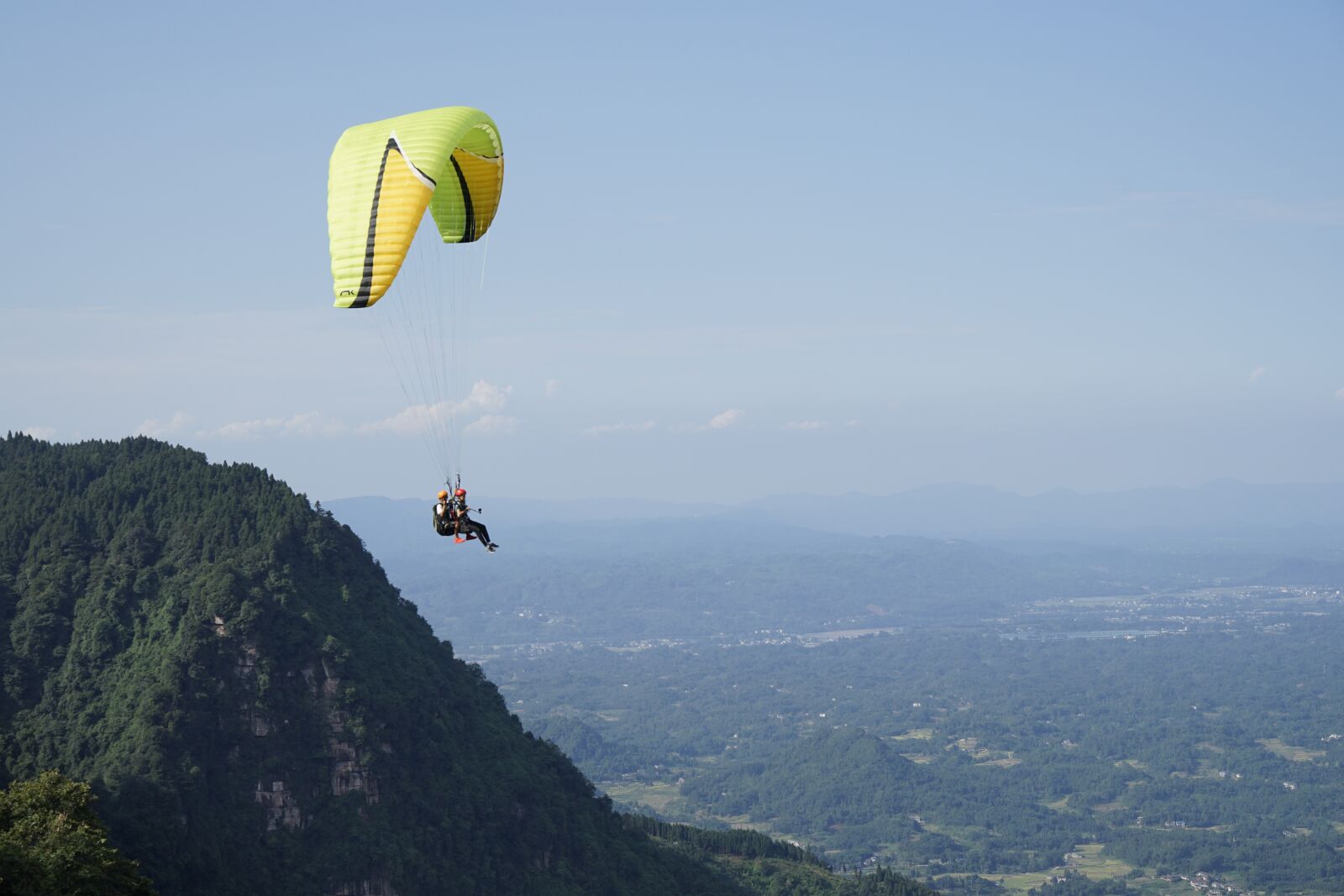 Sony a7 II + Sony Vario Tessar T* FE 24-70mm F4 ZA OSS sample photo. Paragliding, air movement, alpine photography