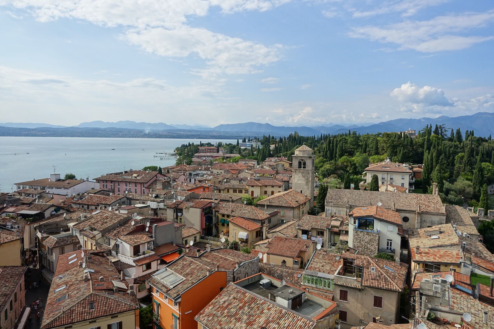 Sony Cyber-shot DSC-RX100 III sample photo. Sermione, italy, houses photography