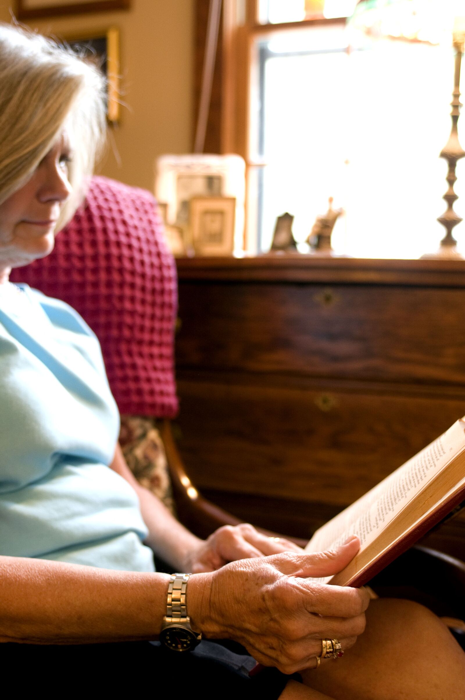 Nikon D300 sample photo. Old woman, book, reading photography