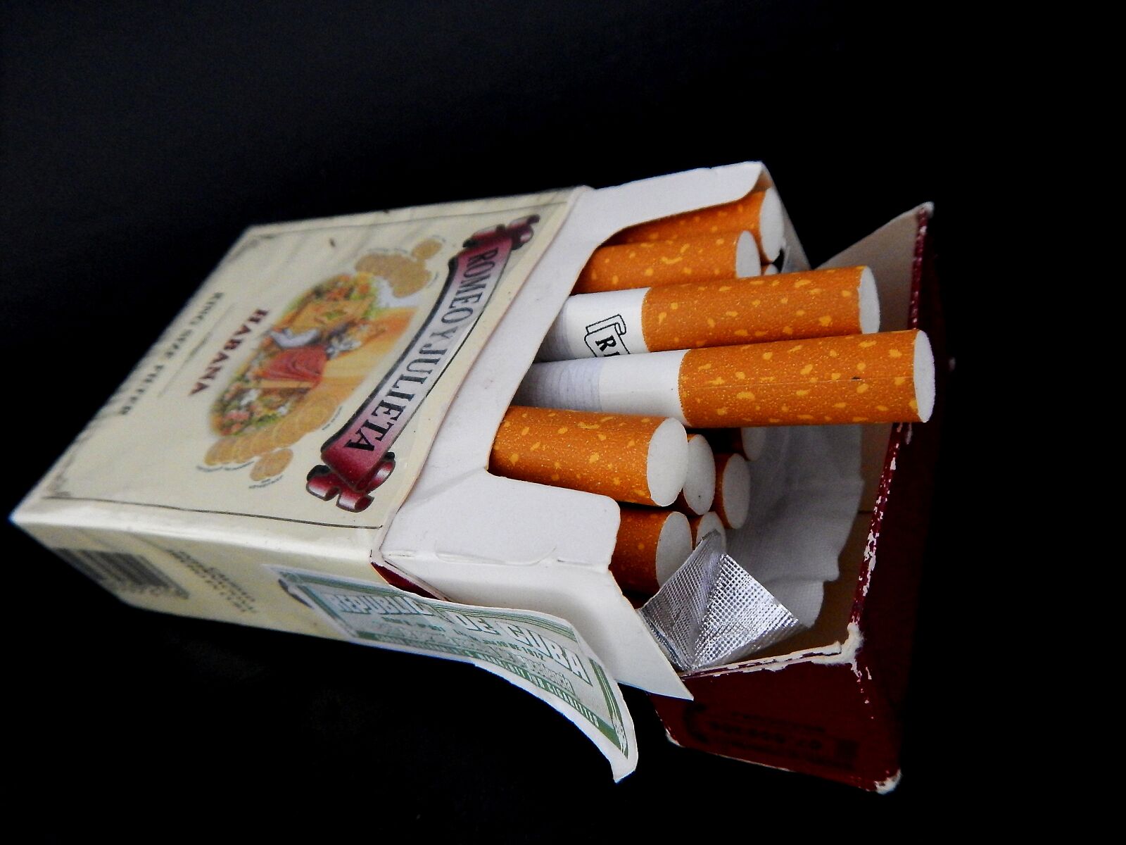 Nikon Coolpix AW110 sample photo. Cigarettes, smoking, smoke photography