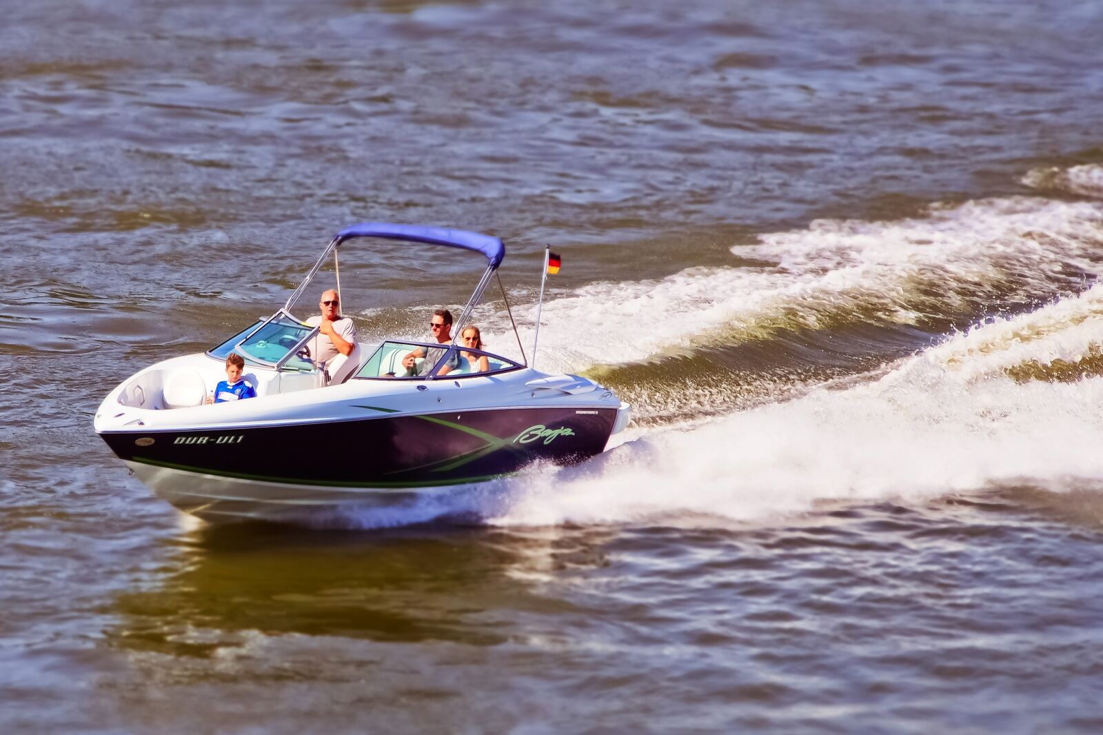 Olympus OM-D E-M10 sample photo. Boat, powerboat, water photography