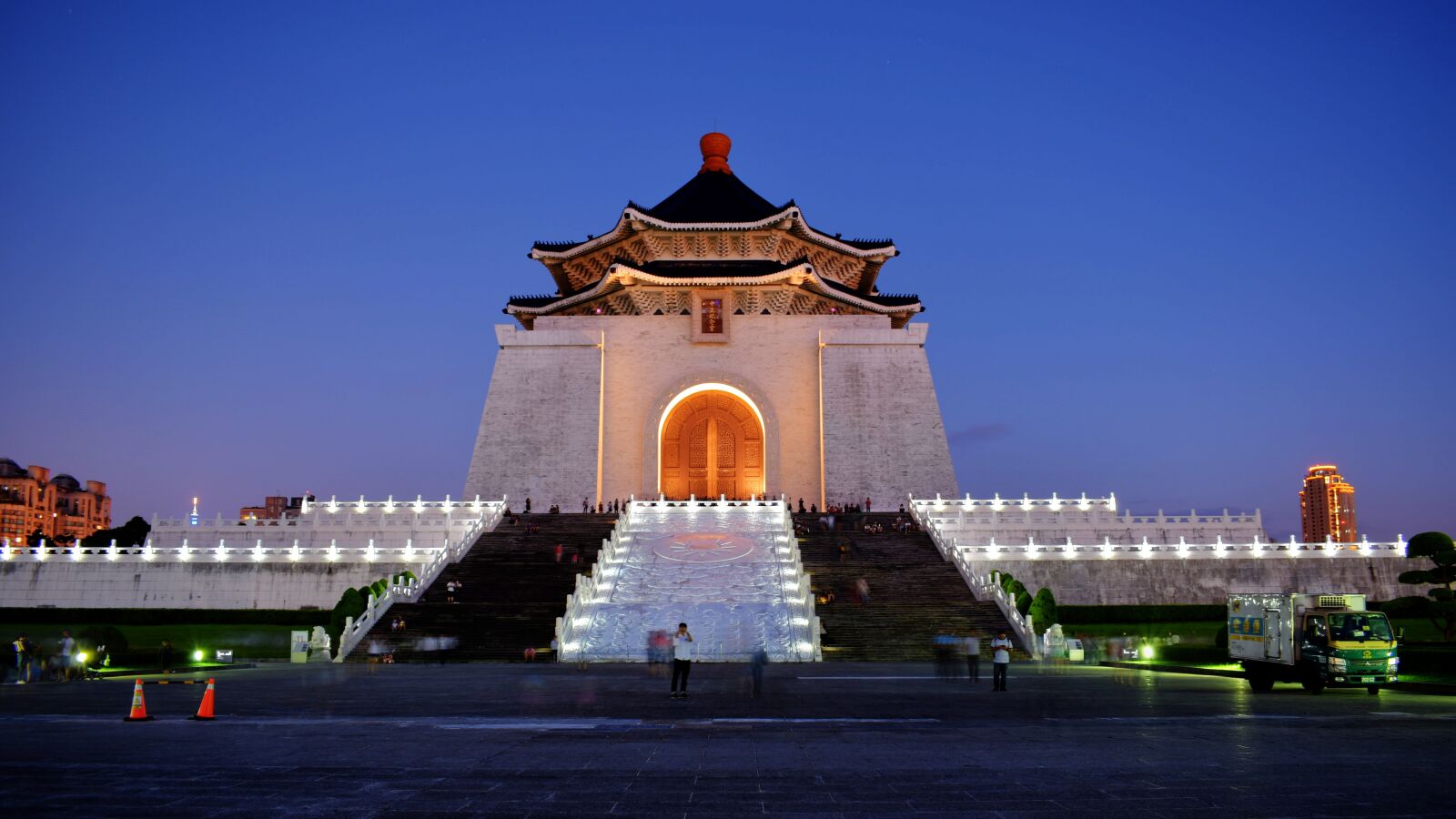 Nikon D5500 sample photo. Architecture, travel, sky photography