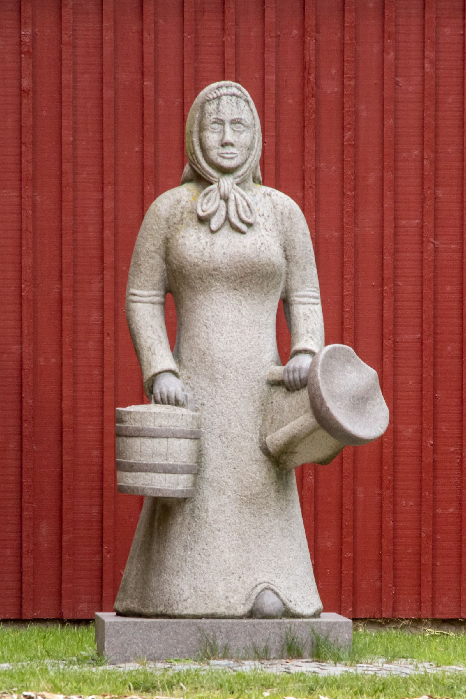 Canon TS-E 90mm F2.8 Tilt-Shift sample photo. Milkmaid, sculpture, statue photography