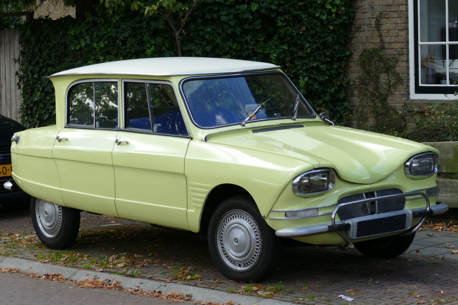 Panasonic Lumix DMC-FZ1000 sample photo. Car, retro, classic photography