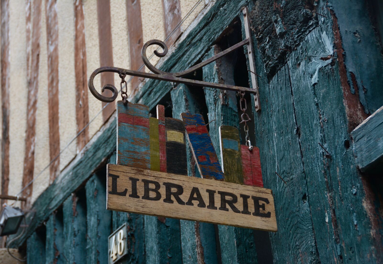 Nikon D7100 sample photo. Bookstore, stud, store photography