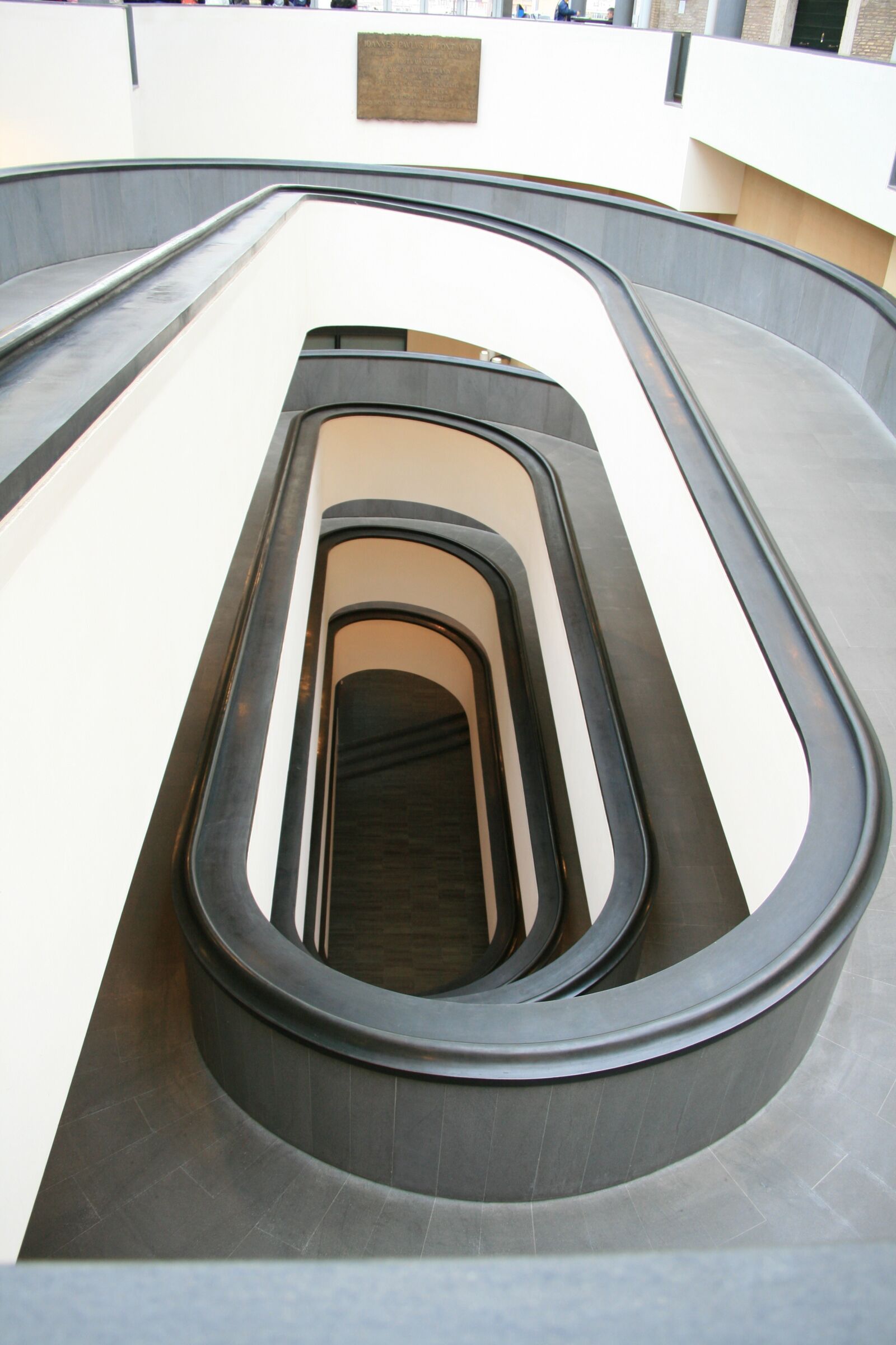 Canon EOS 400D (EOS Digital Rebel XTi / EOS Kiss Digital X) sample photo. Decline, staircase, barrier free photography