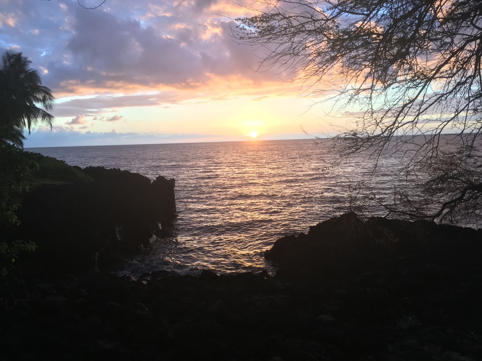 iPhone SE back camera 4.15mm f/2.2 sample photo. Sunset, hawaii, ocean photography