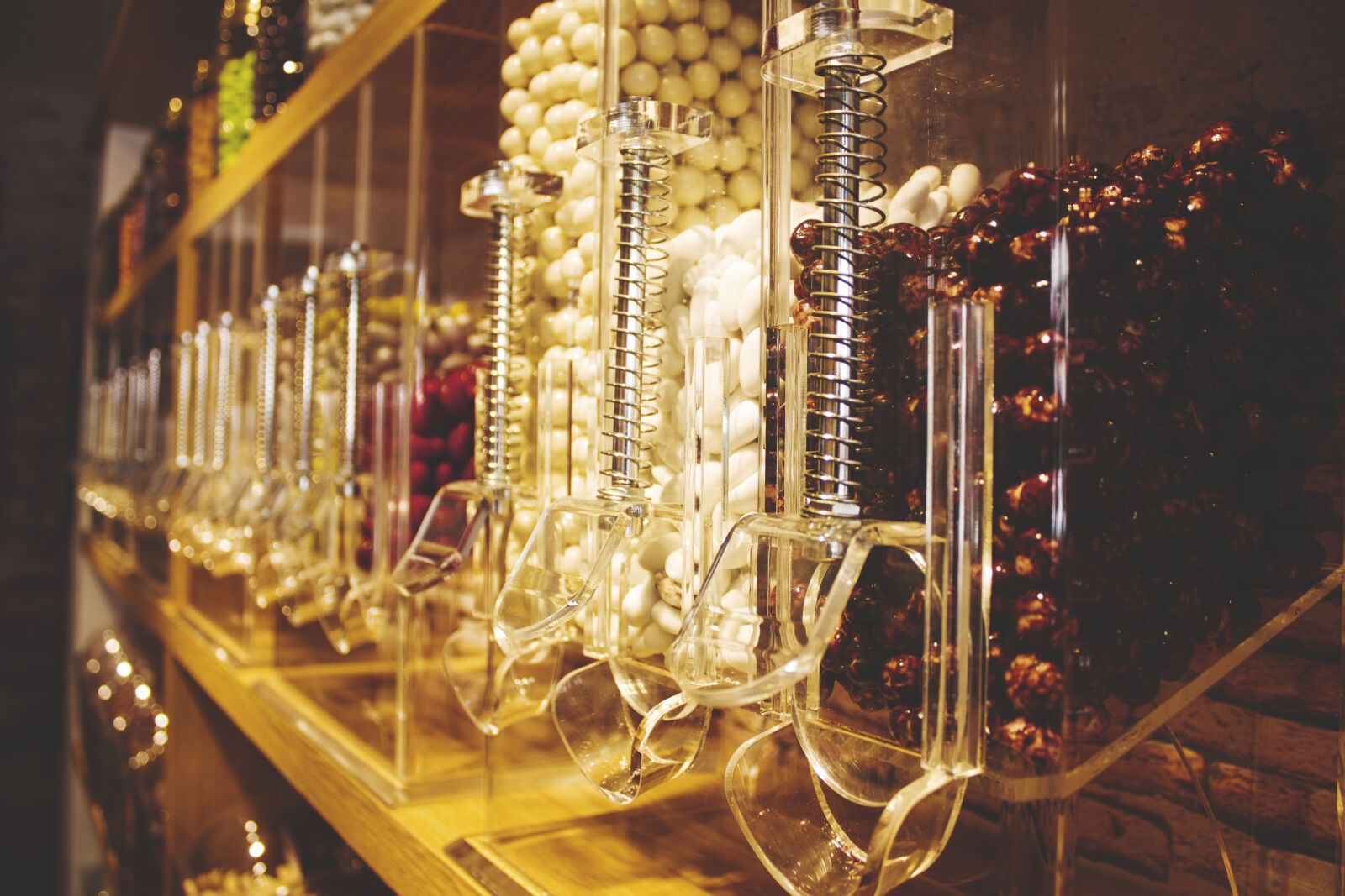 Canon EOS 700D (EOS Rebel T5i / EOS Kiss X7i) sample photo. Business, candies, candy, containers photography