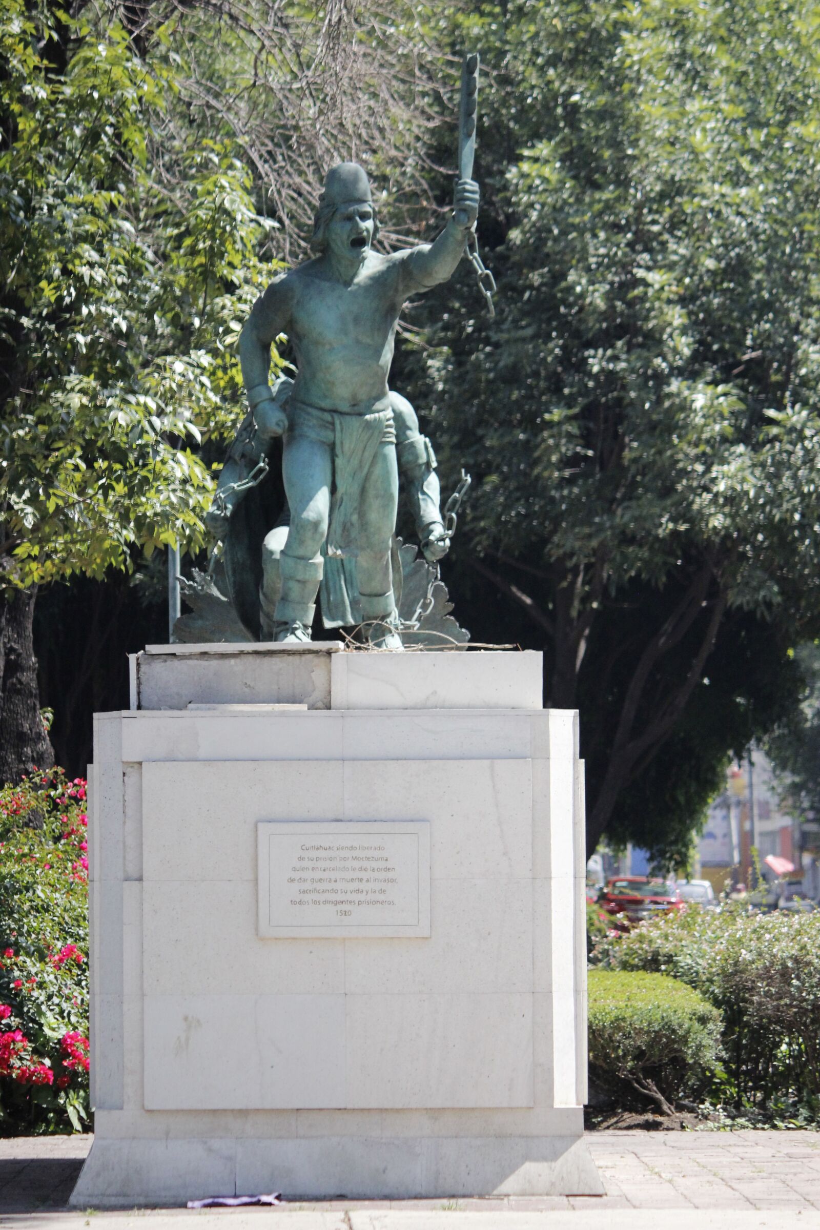 Canon EOS 600D (Rebel EOS T3i / EOS Kiss X5) sample photo. Avenue, median, crossing photography