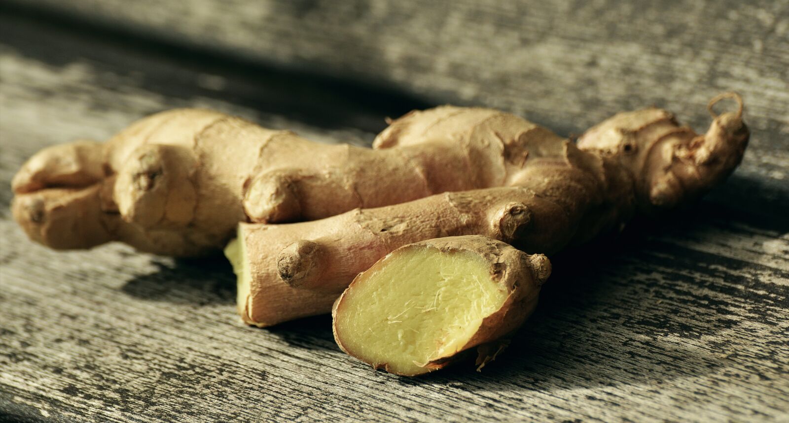 Nikon D5200 sample photo. Ginger, natural remedies, tuber photography