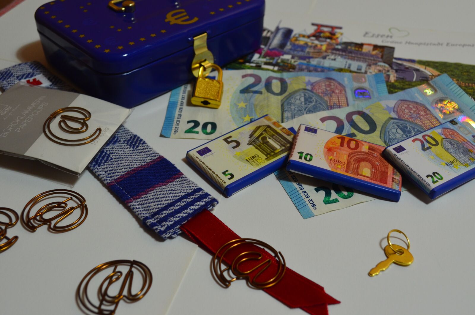 Nikon D5100 sample photo. Economía, dinero, euro photography