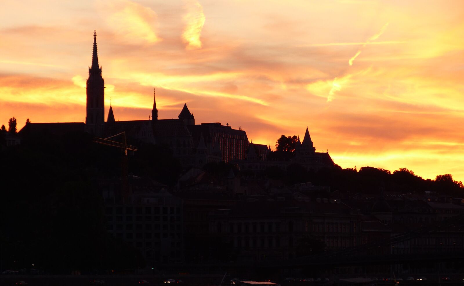 Panasonic Lumix DMC-FZ150 sample photo. Budapest, evening, lighting photography