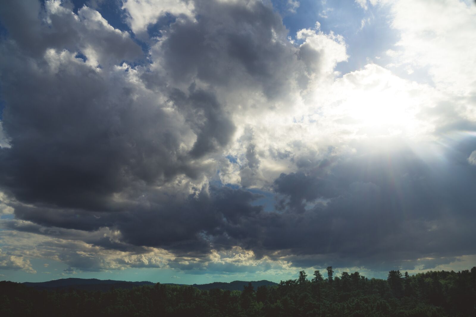 Sony a6300 + Sony Vario-Tessar T* E 16-70mm F4 ZA OSS sample photo. Sky, outdoor, cloud photography