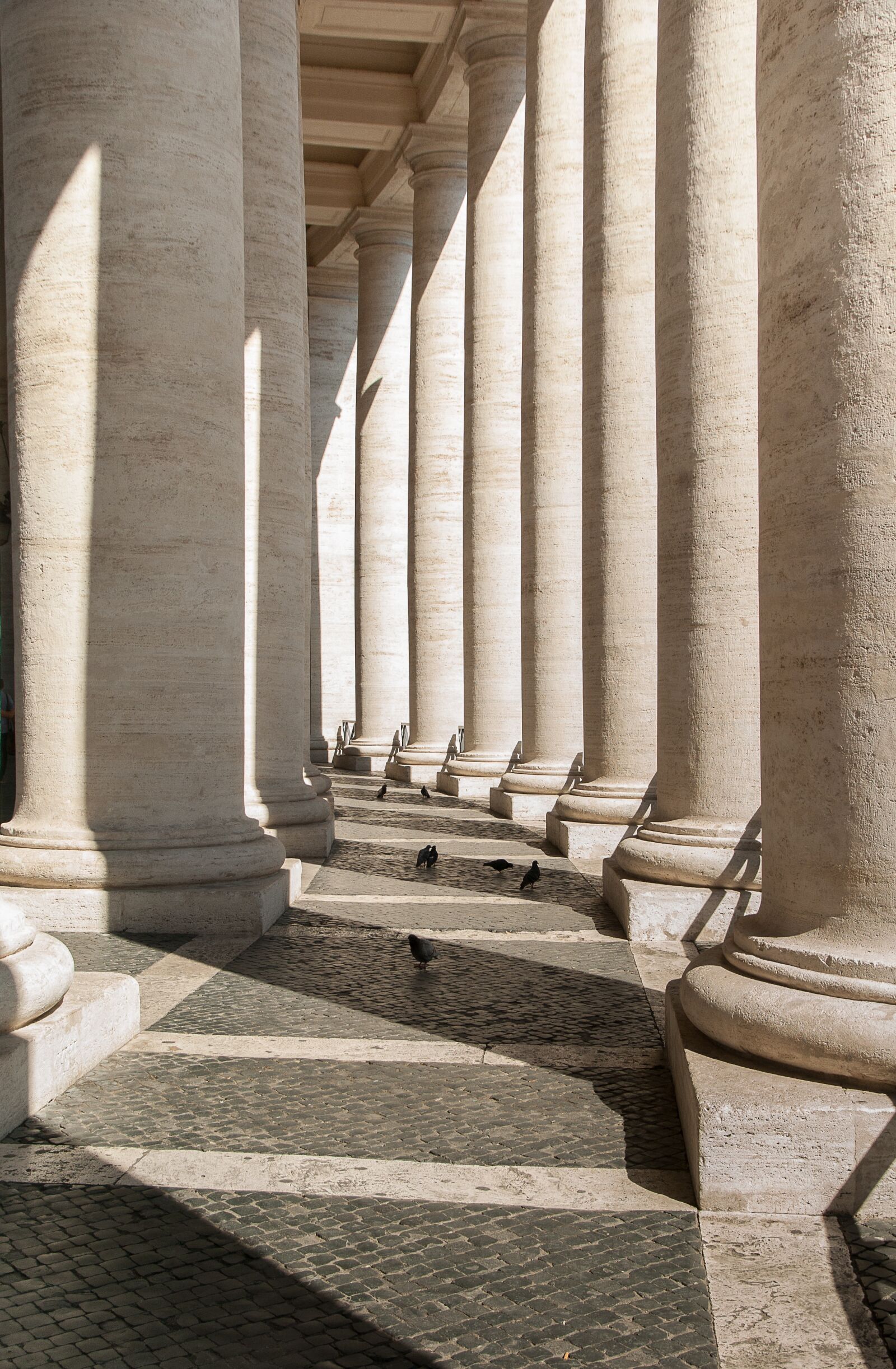 Pentax K10D sample photo. Rome, columns, vatican photography
