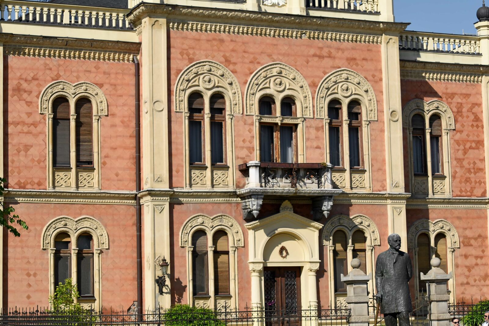 Nikon D5500 sample photo. Facade, sculpture, building, palace photography