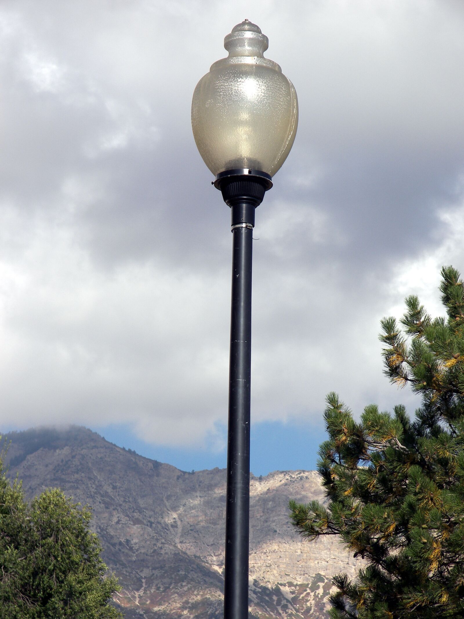 Kodak P880 ZOOM DIGITAL CAMERA sample photo. Street lamp, street light photography
