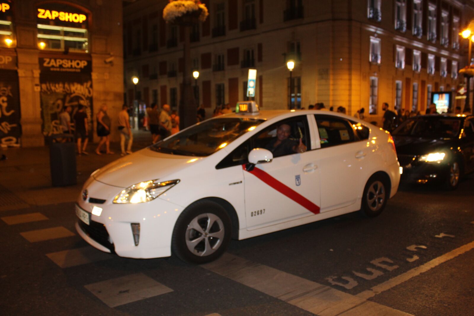 Canon EOS 4000D (EOS Rebel T100 / EOS 3000D) sample photo. Taxi, madrid, spain photography