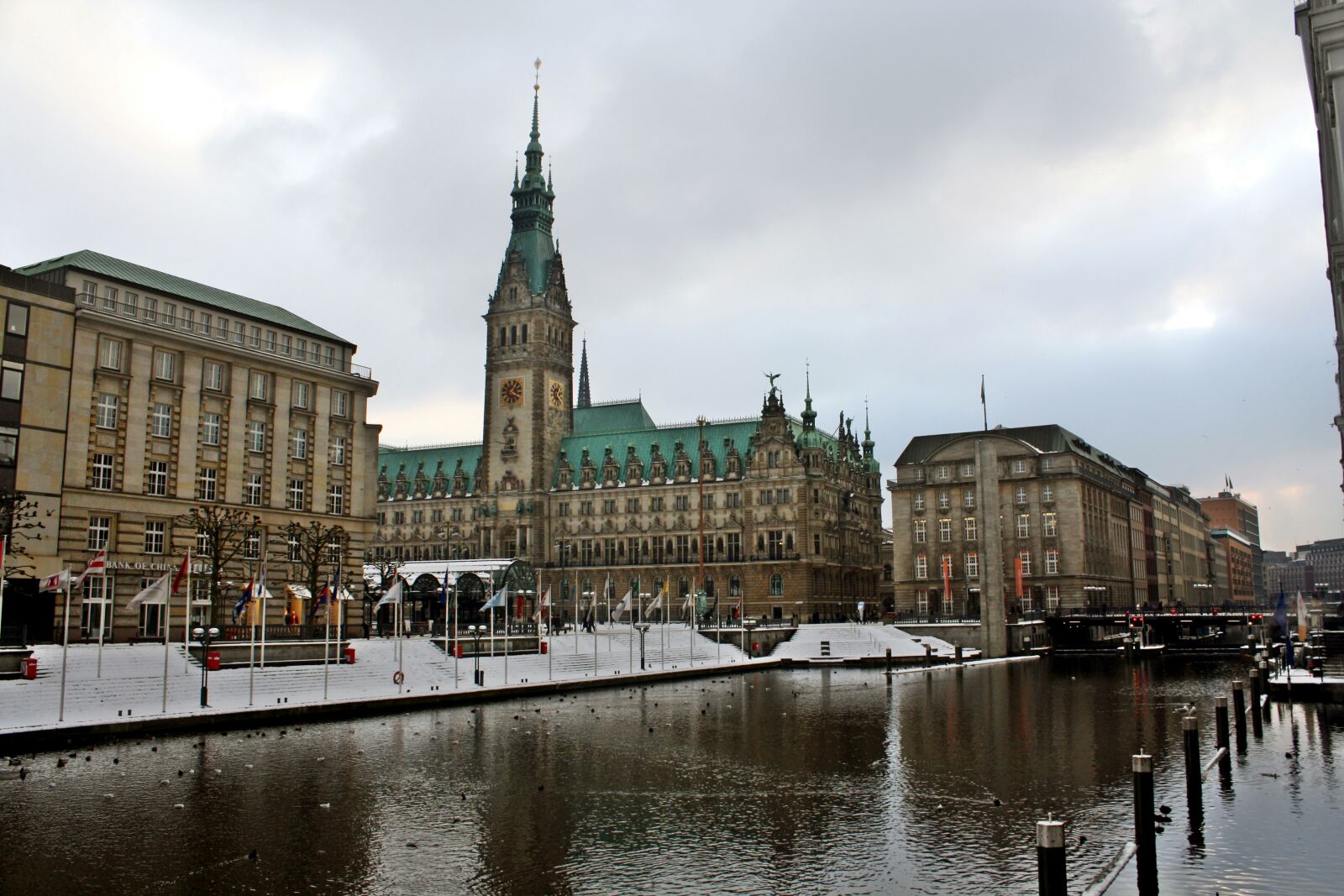 Canon EOS 1000D (EOS Digital Rebel XS / EOS Kiss F) sample photo. Architecture, building, council, hamburg photography