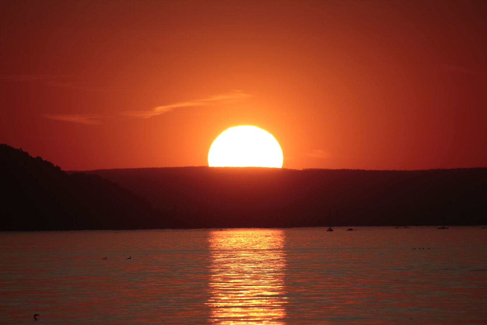 Canon EOS 700D (EOS Rebel T5i / EOS Kiss X7i) sample photo. Sunset, lake, light photography