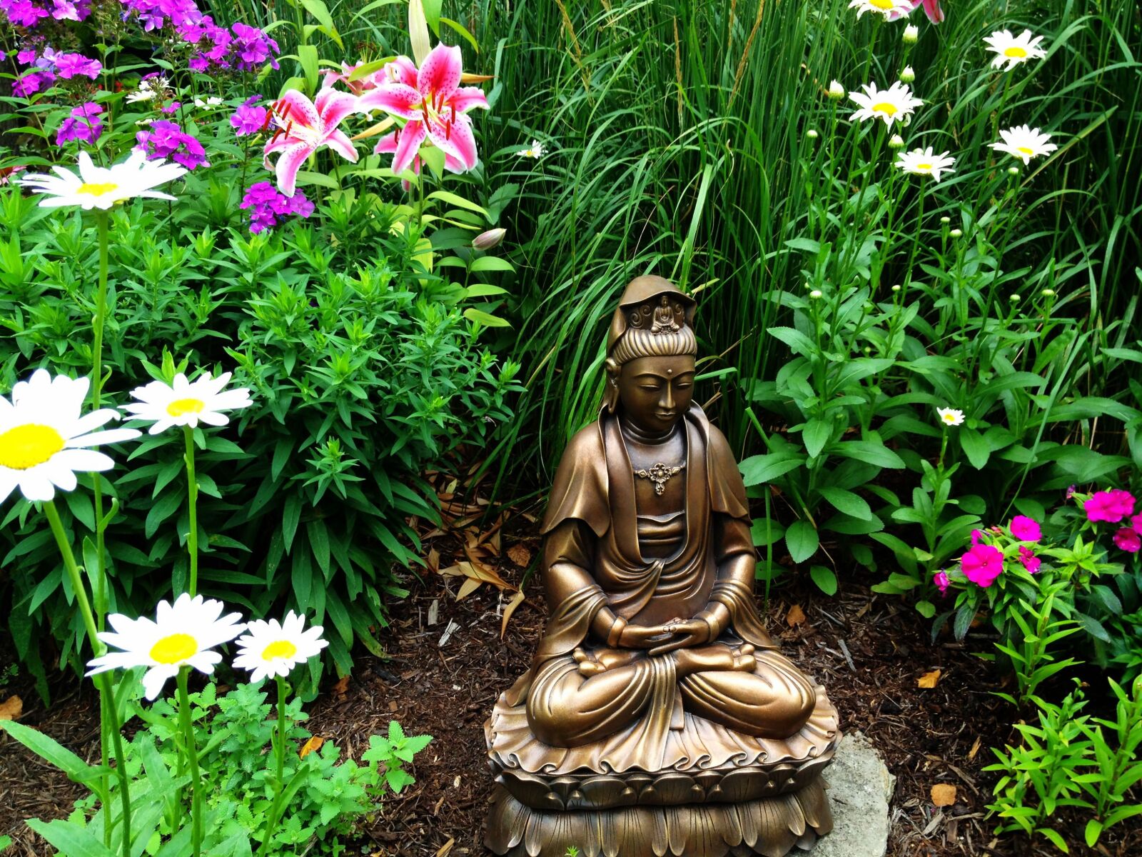 Apple iPhone 4S sample photo. Goddess, garden, statue photography