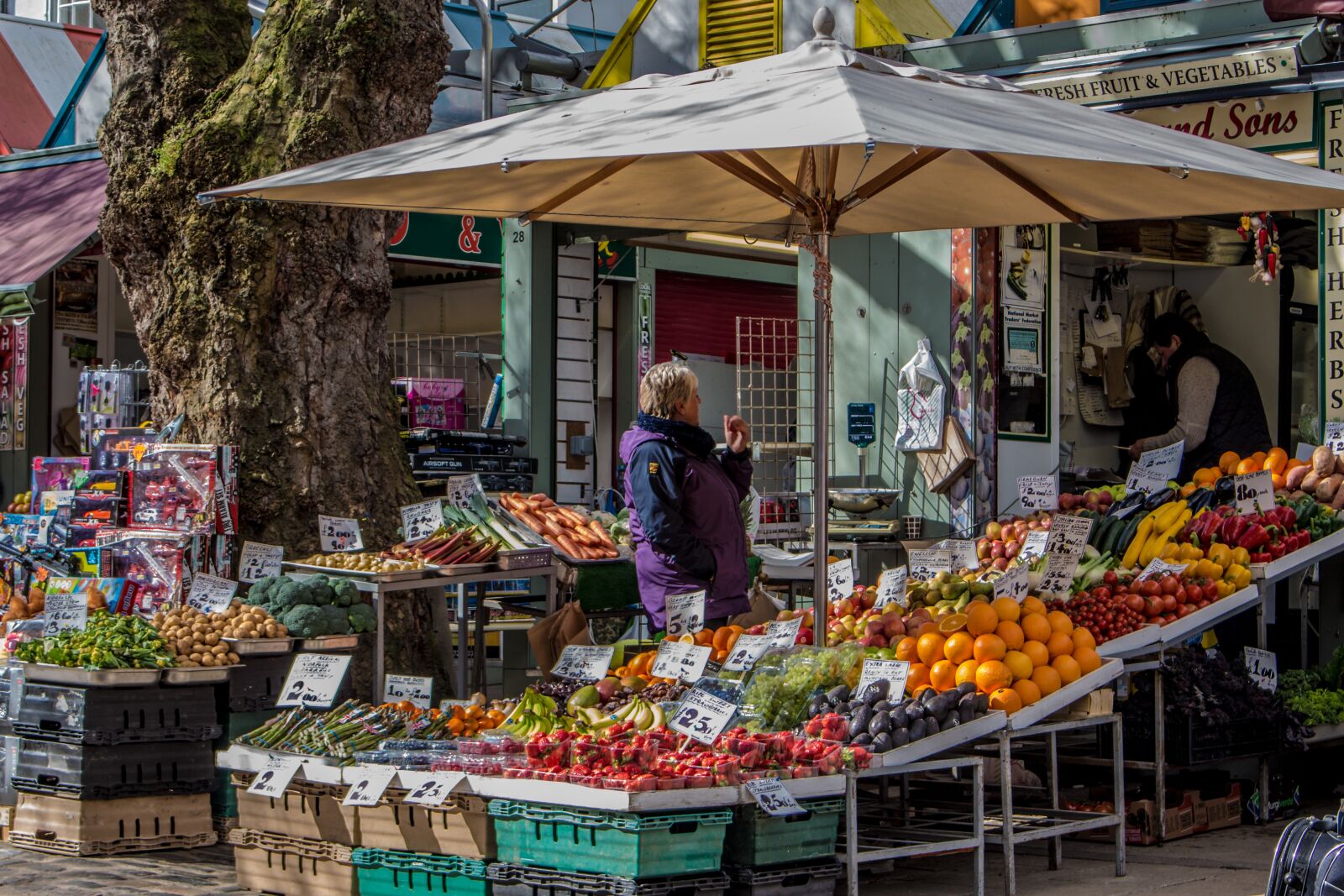 Canon EOS 700D (EOS Rebel T5i / EOS Kiss X7i) sample photo. Norwich, city, market photography