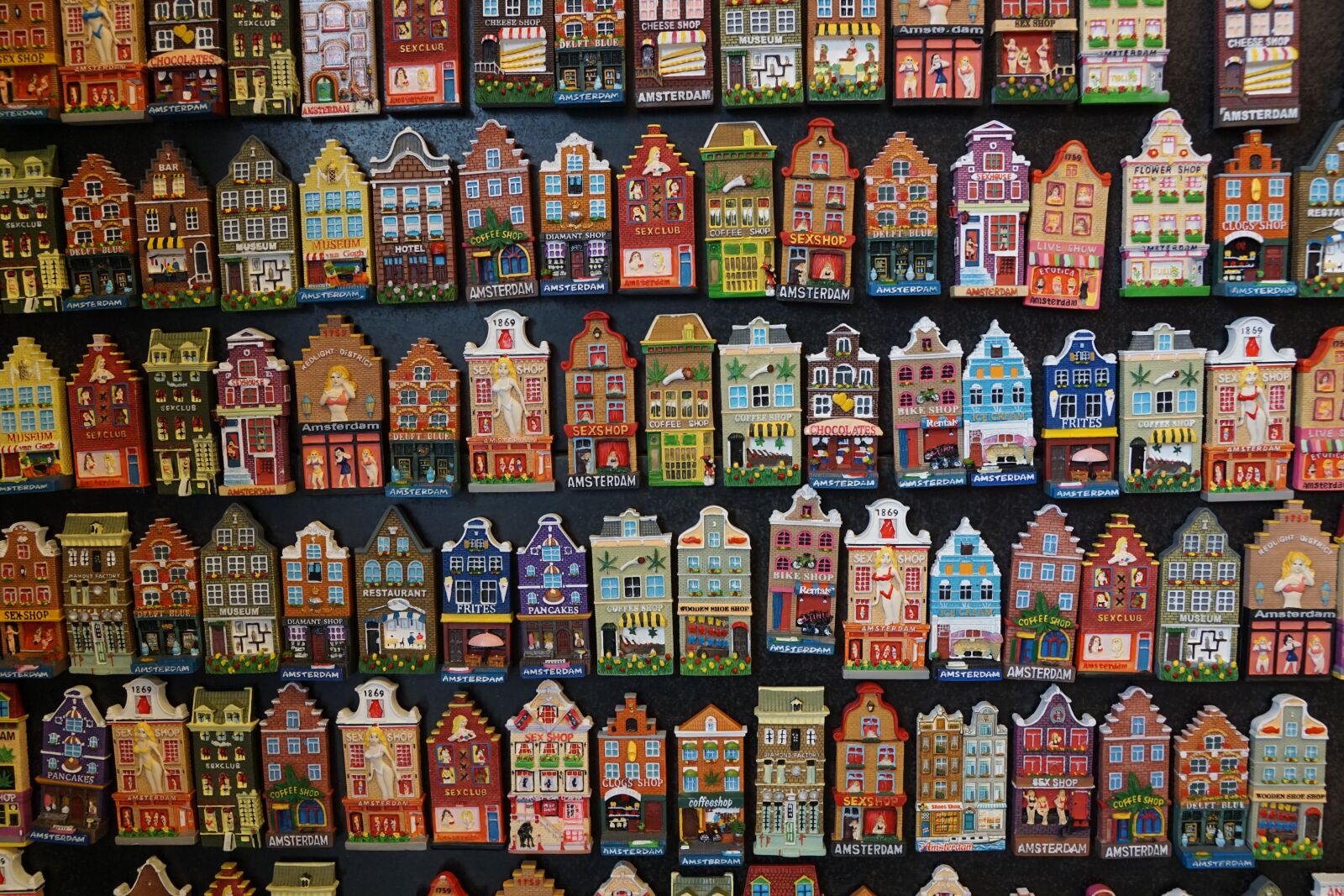 Sony ILCA-77M2 + Sony DT 16-50mm F2.8 SSM sample photo. Amsterdam, house, magnet photography