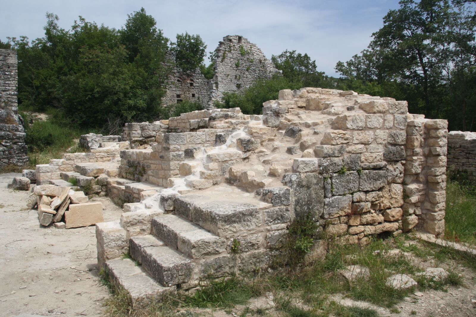 Canon EOS 1000D (EOS Digital Rebel XS / EOS Kiss F) sample photo. Croatia, castle, ruin photography