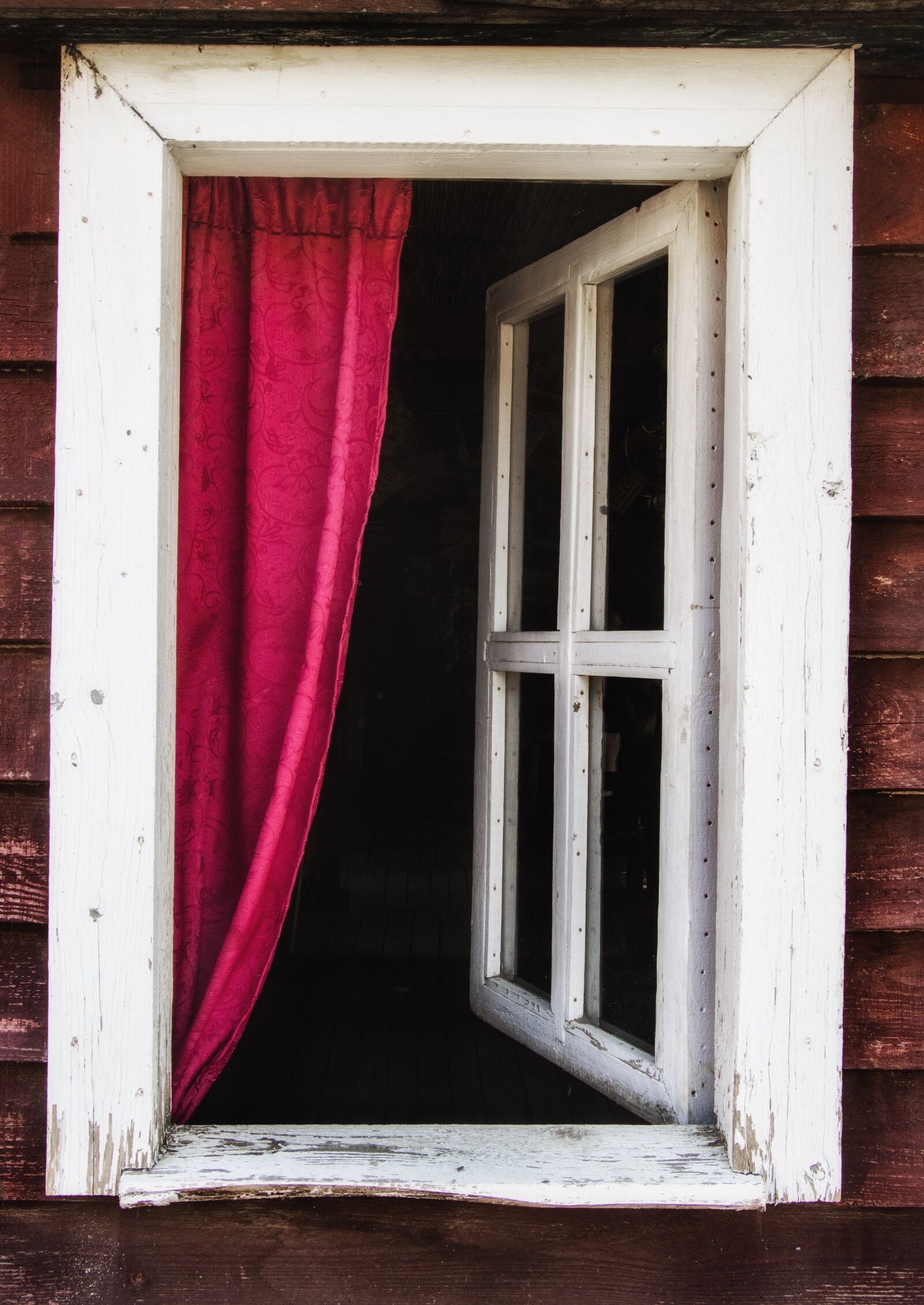 Canon EF-S 18-135mm F3.5-5.6 IS USM sample photo. Window, curtain, old photography
