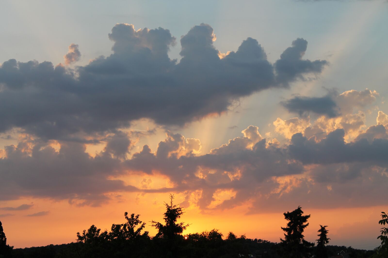 Canon EOS 1100D (EOS Rebel T3 / EOS Kiss X50) sample photo. Sky, clouds, sunset photography