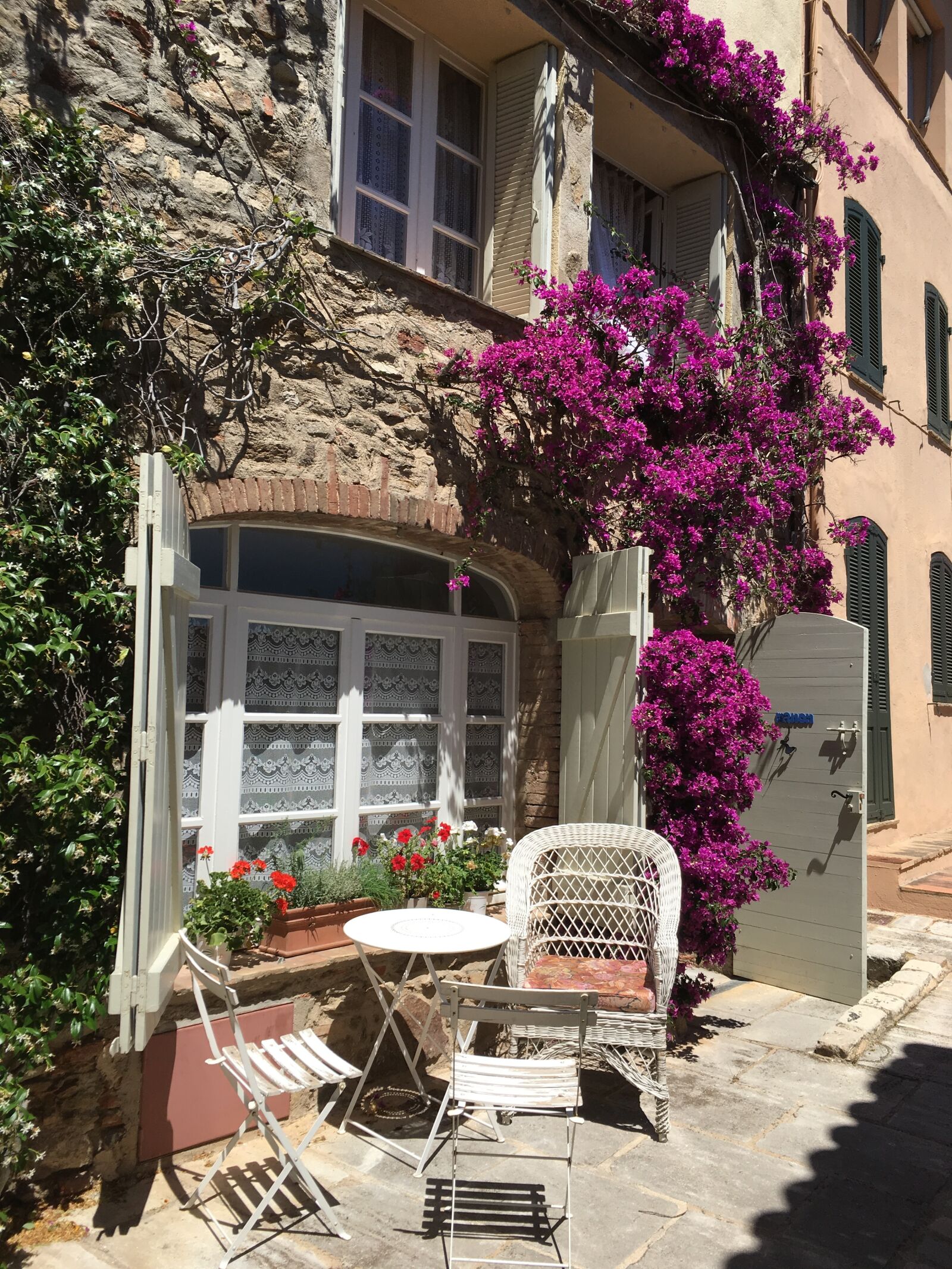 Apple iPhone 6s sample photo. Alfresco, french, outdoor photography