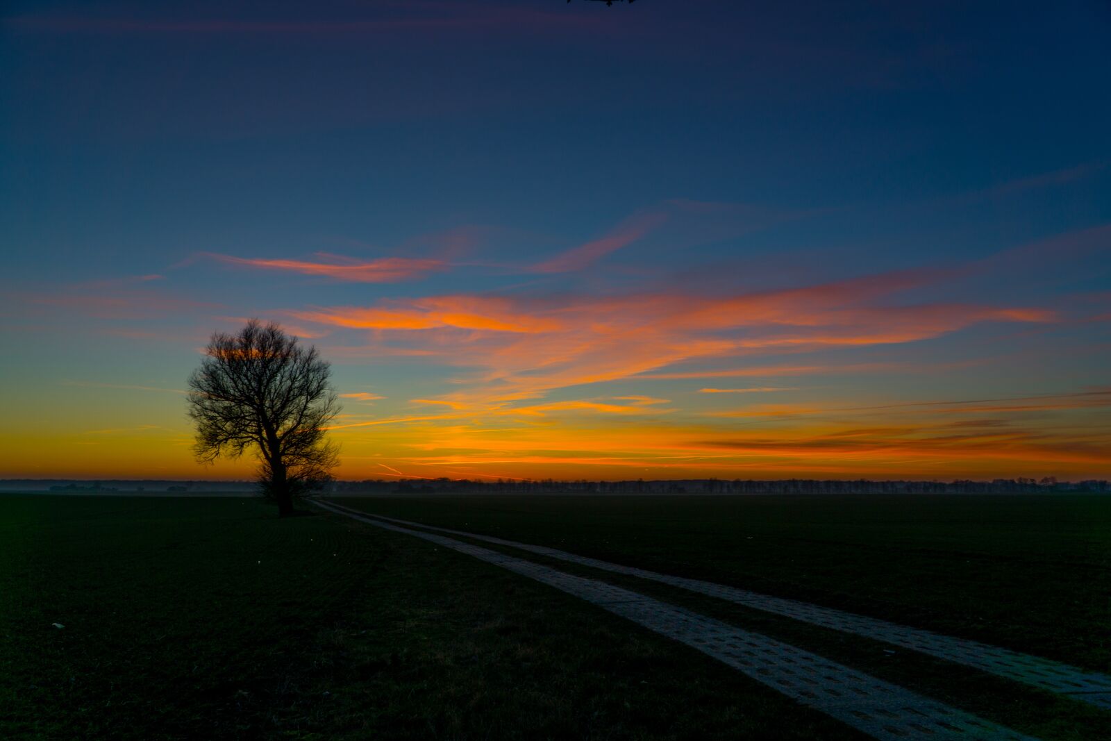 Sony a6000 + Sony E PZ 18-105mm F4 G OSS sample photo. Sunset, dusk, sky photography