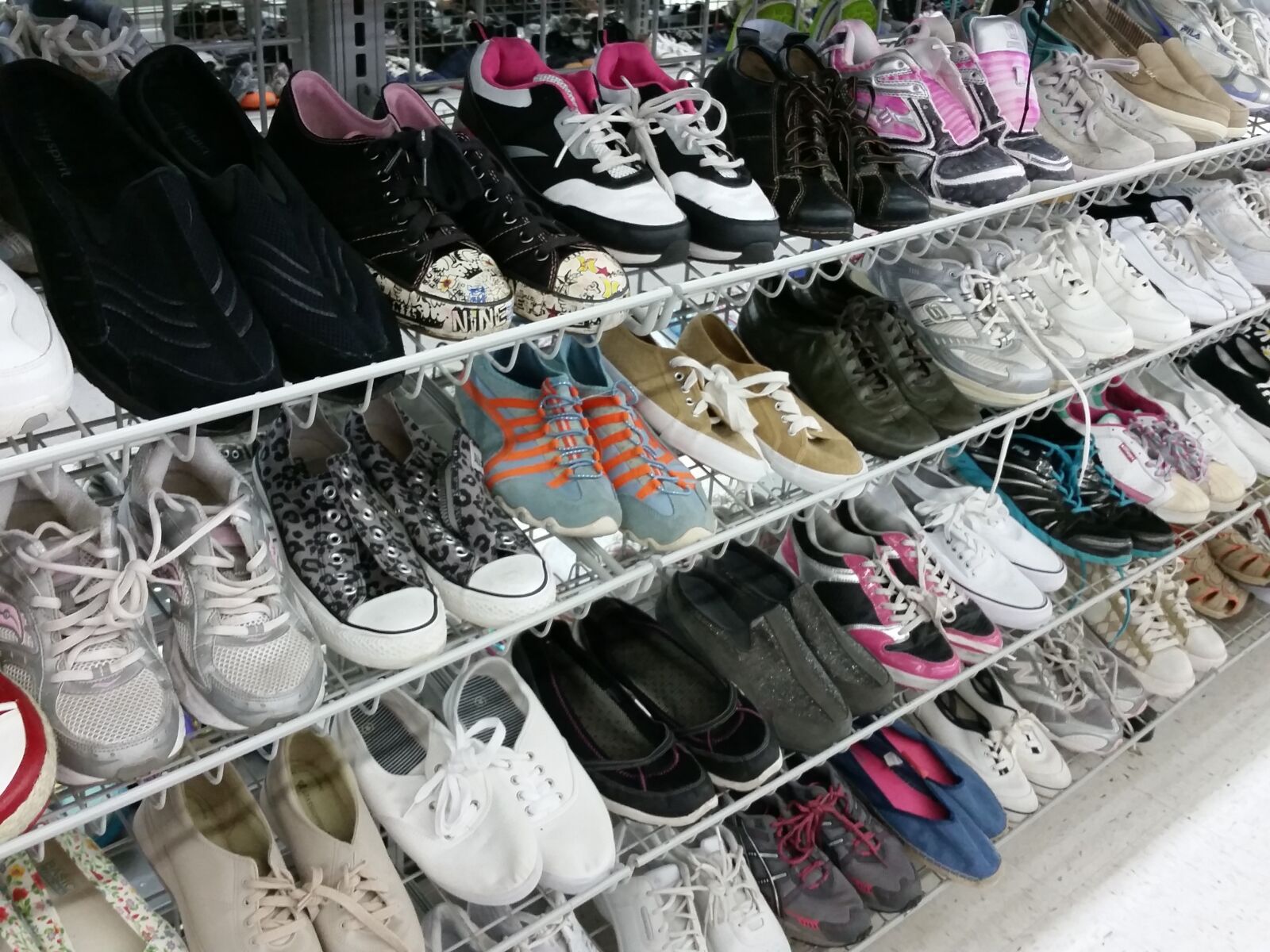 Samsung Galaxy S5 sample photo. Shoes, shop, store photography